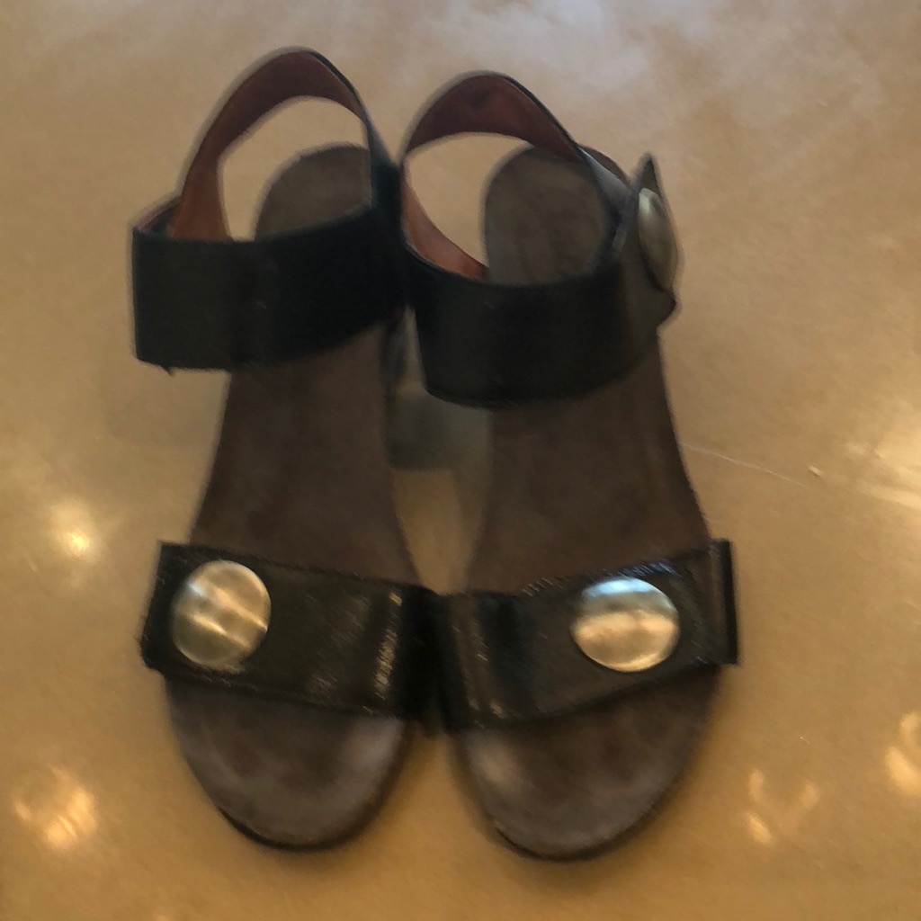 Taos Sandals Size 8.5 Black